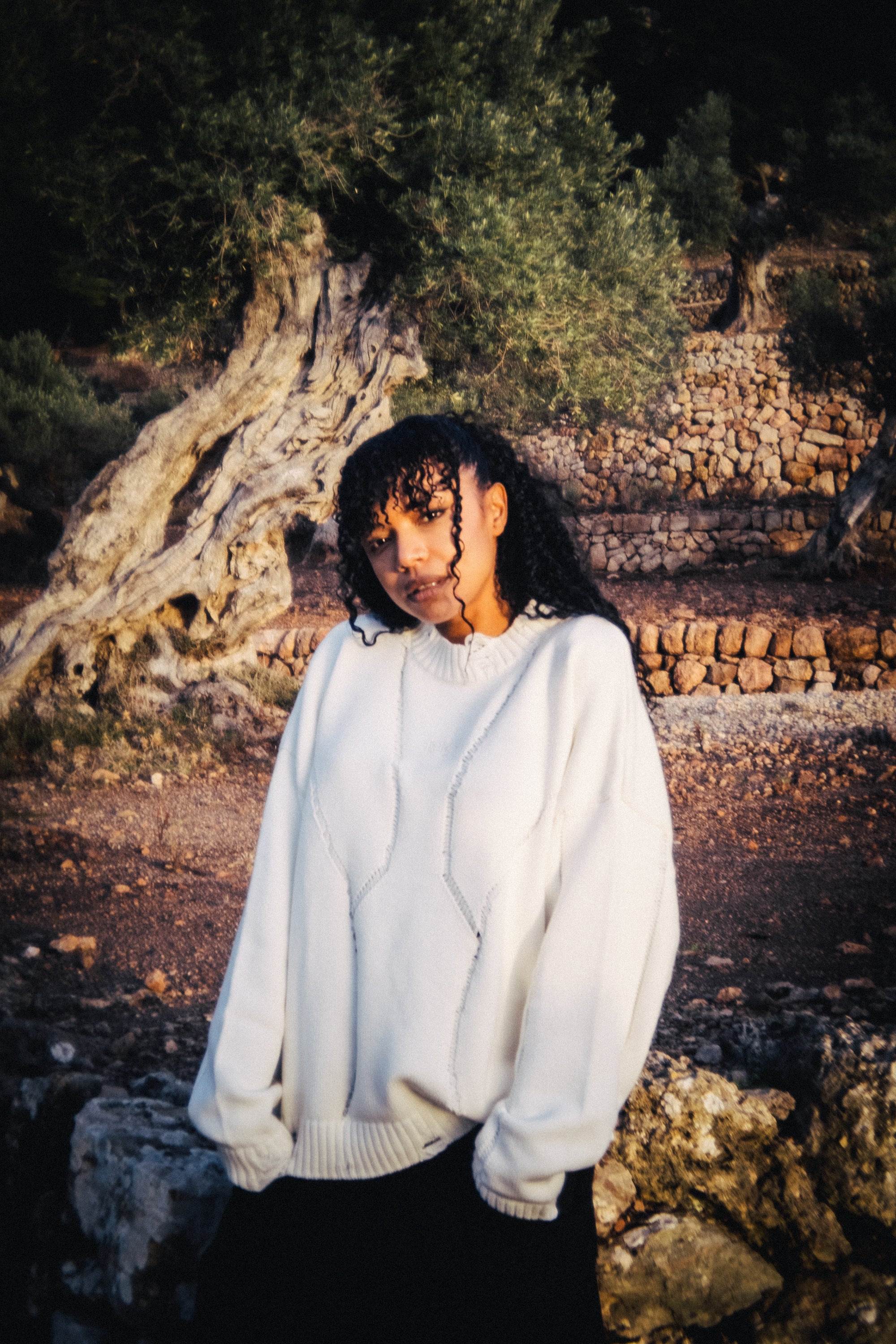 DISTRESSED KNITSWEATER