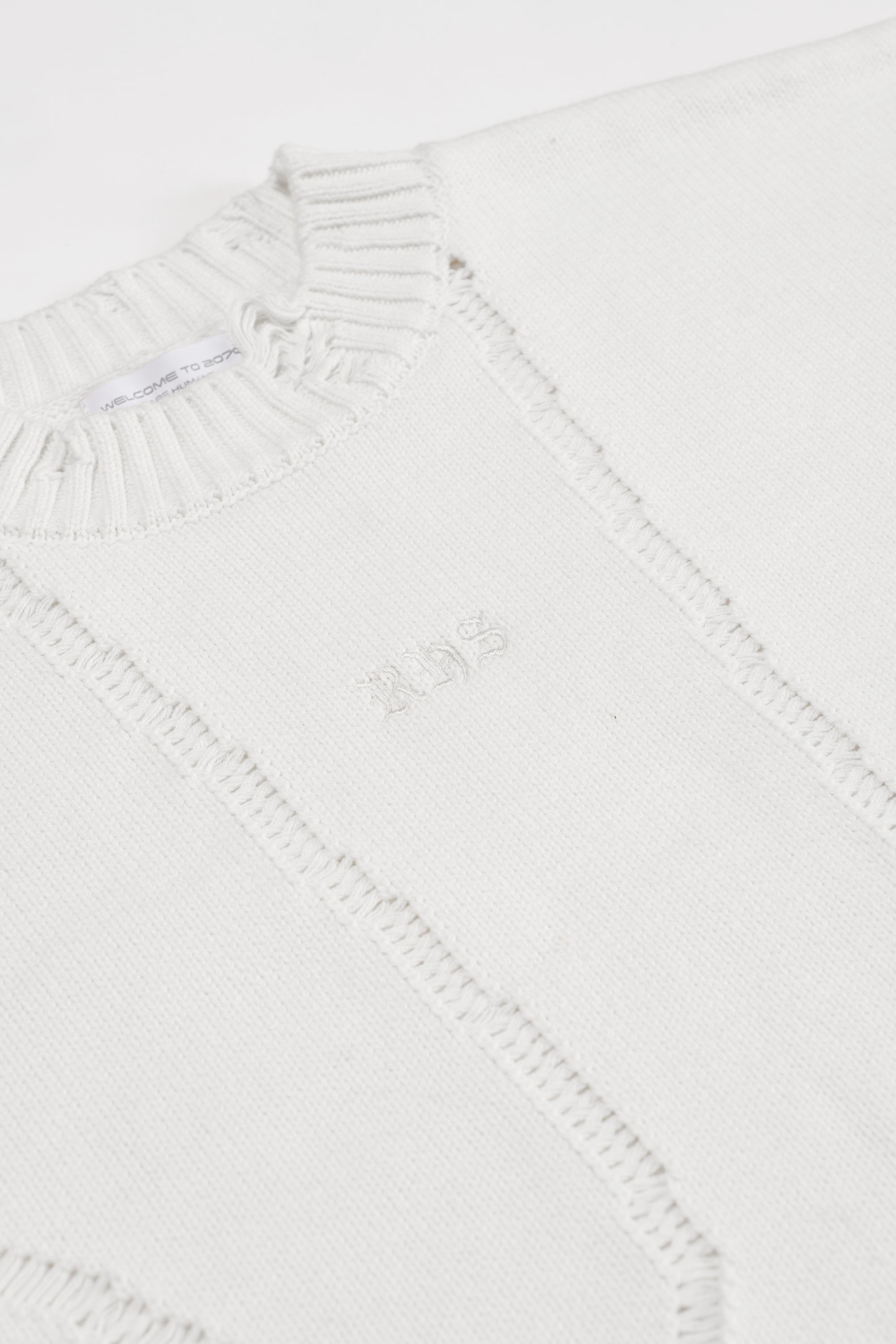 DISTRESSED KNITSWEATER