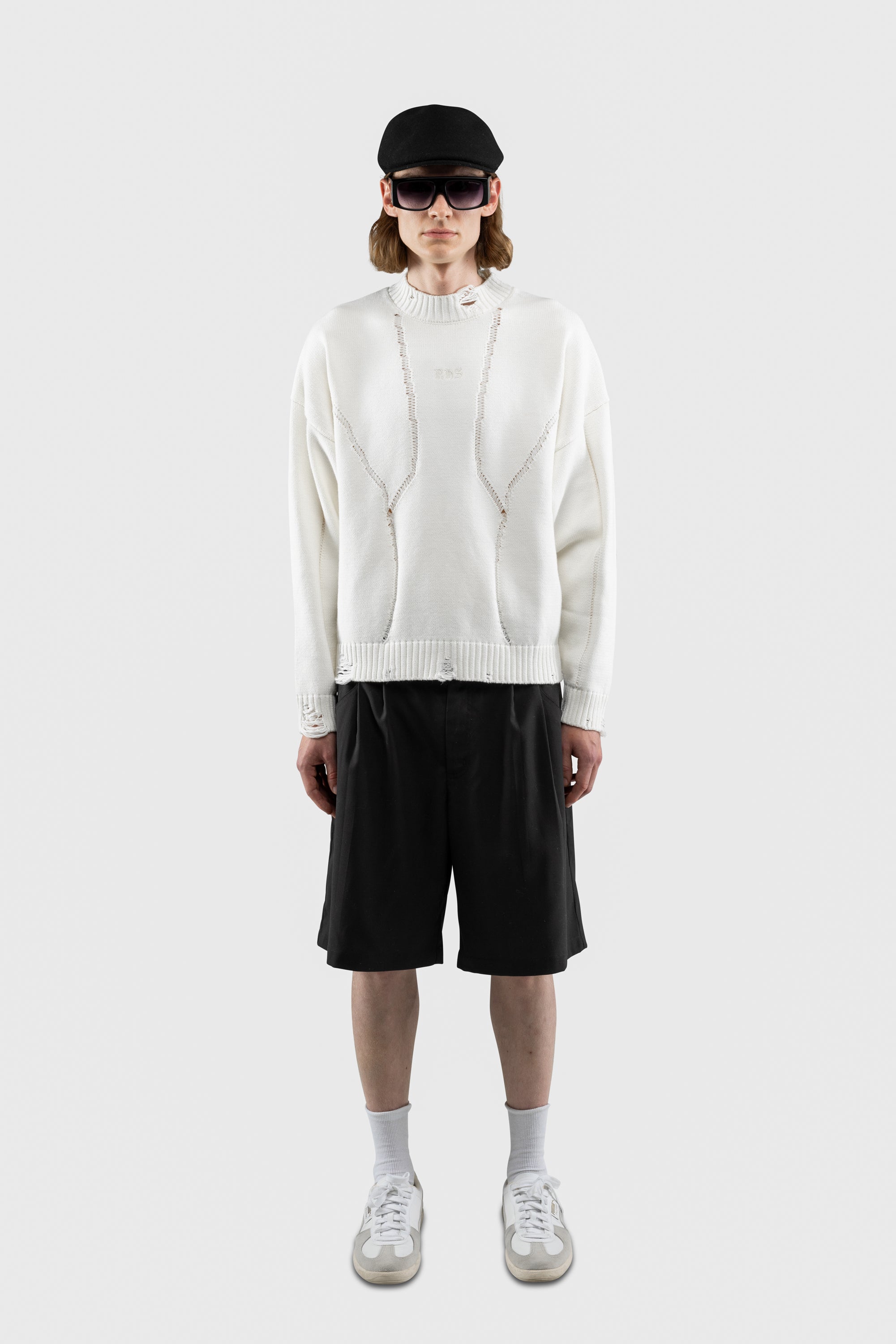 DISTRESSED KNITSWEATER