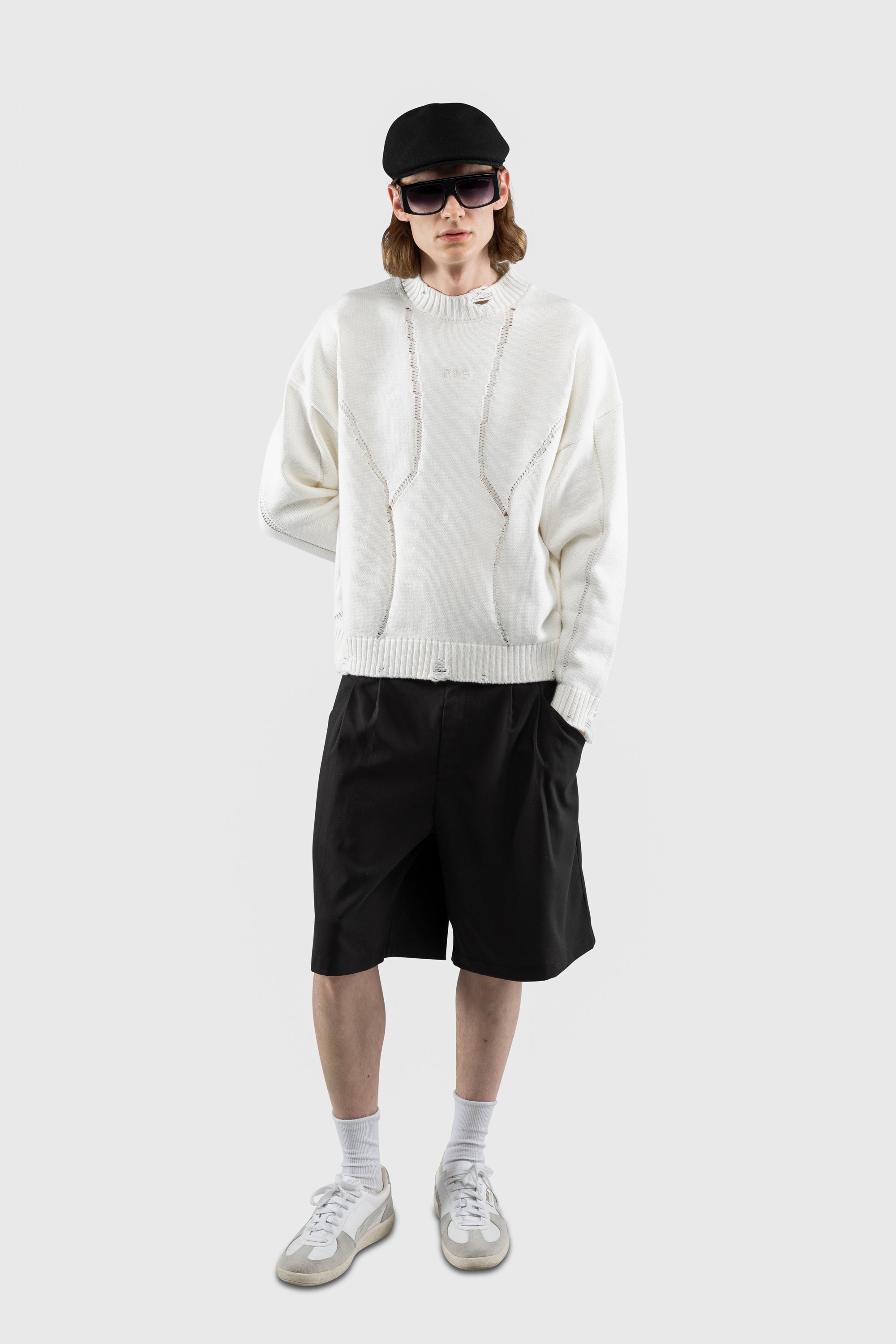 DISTRESSED KNITSWEATER