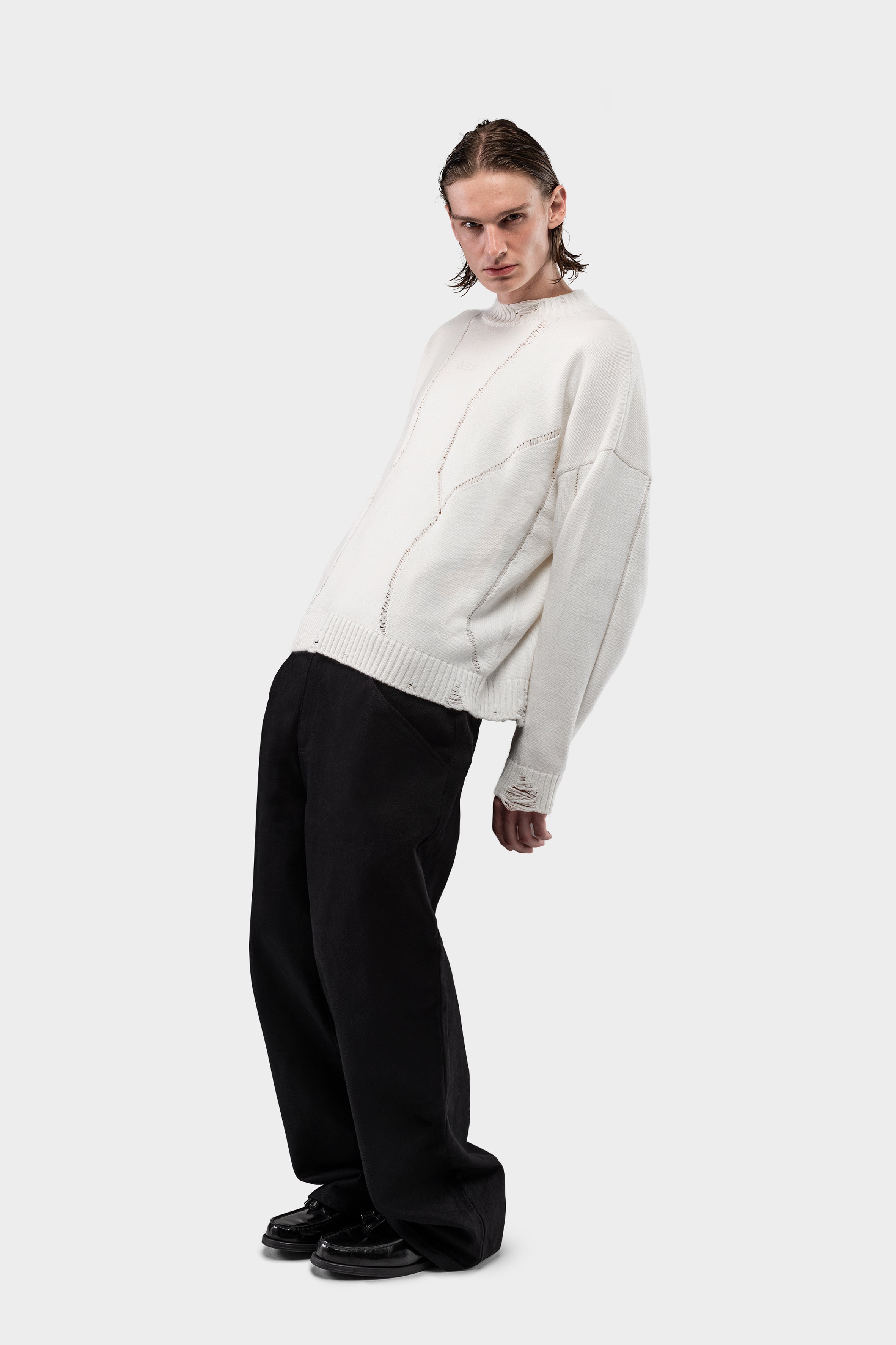 DISTRESSED KNITSWEATER