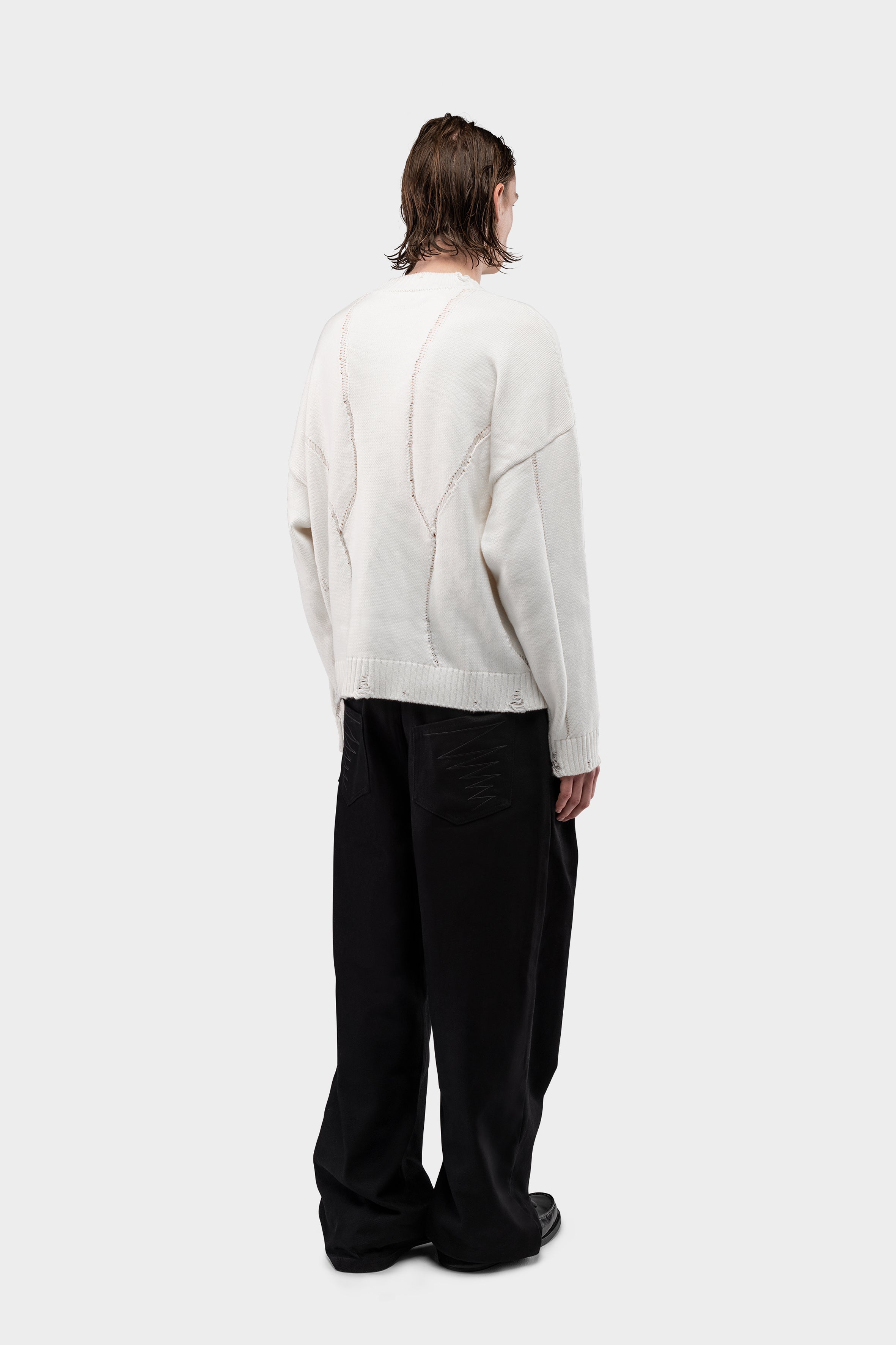 DISTRESSED KNITSWEATER